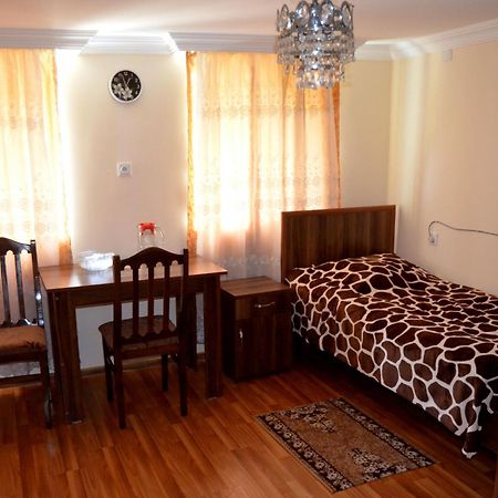 Nunu'S Guesthouse Tskaltubo Ngoại thất bức ảnh