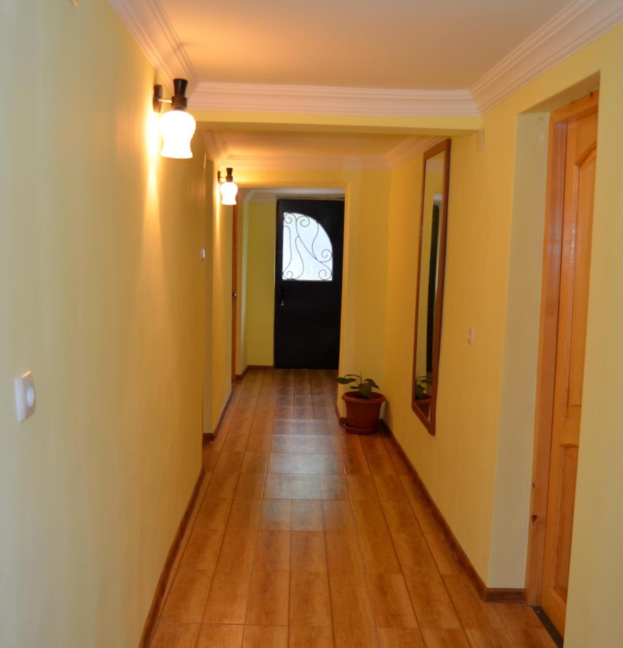 Nunu'S Guesthouse Tskaltubo Ngoại thất bức ảnh